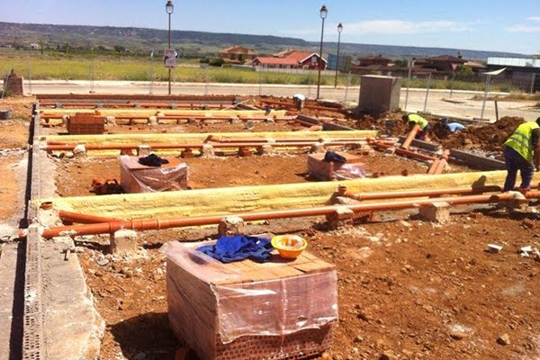 Trabajos de pocería | Red de saneamiento en una urbanización en obra Red de saneamiento en una urbanización en obra