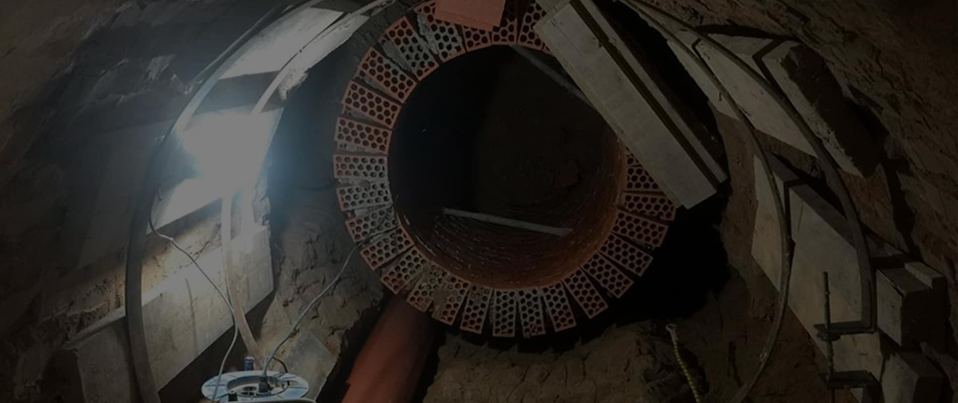 Arqueta de fábrica de ladrillo en construcción